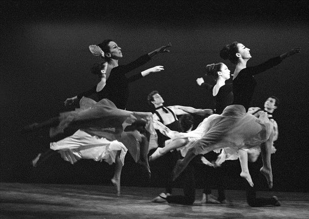 מחוללים (מחוללי השחר) אהוד בן דוד, גליה גת, דסי הדרי, רחמים רון ורינה גלוק. צילום: מריון ולנטיין