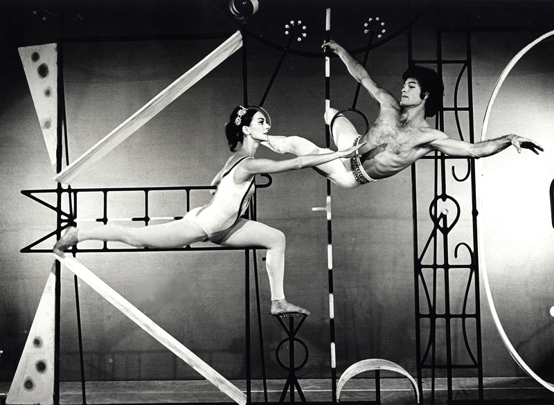 Curtains Rina Schenfeld, Rahamim Ron -  Photo: Mula Eshet