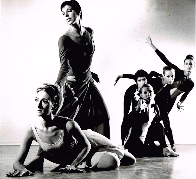 Curtains Rina Schenfeld, Linda Hodes, Yael Lavy, Moshe Efrati, Dalia Dvir, Tselila Goldstein -  Photo: Mula Eshet