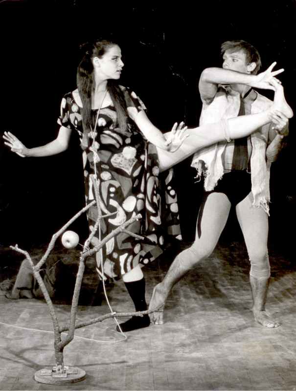 אדם וחוה שמעון בראון ואשרה אלקיים רונן (1965-1966). צילום: יעקב אגור