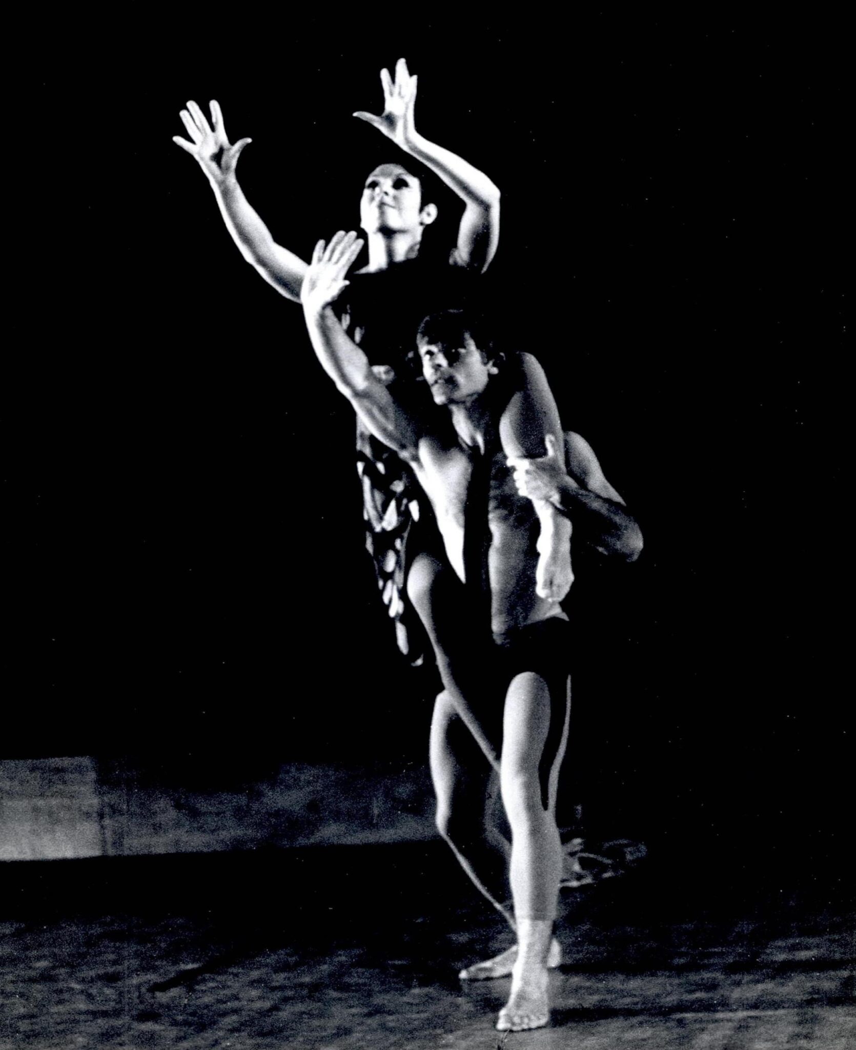 אדם וחוה לינדה הודס ושמעון בראון. צלם לא ידוע