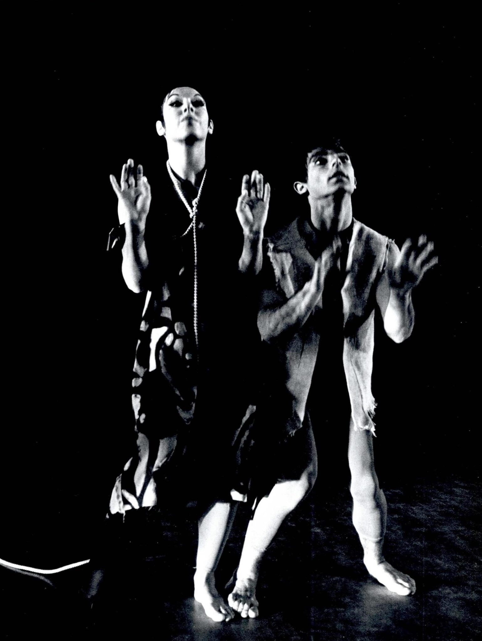 אדם וחוה לינדה הודס ושמעון בראון. צלם לא ידוע