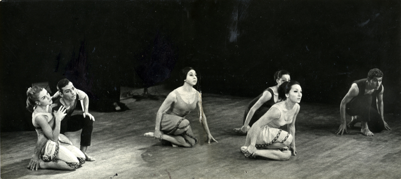 האירוסין דני בינסטד, גליה גת, נורית שטרן, אהובה ענברי, רות לרמן ושמעון בראון. צלם לא ידוע