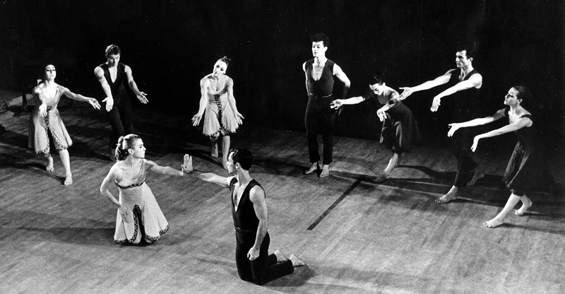 האירוסין נורית שטרן, משה רומנו, רינה גלוק רחמים רון, גליה גת, דני בינסטד ואהובה ענברי. במרכז: שמעון בראון ורות לרמן. צילום: יעקב אגור