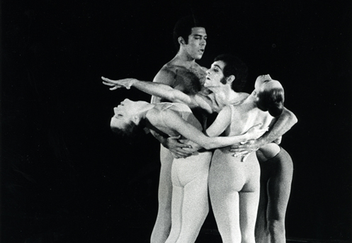 לנוכח הירח המלא