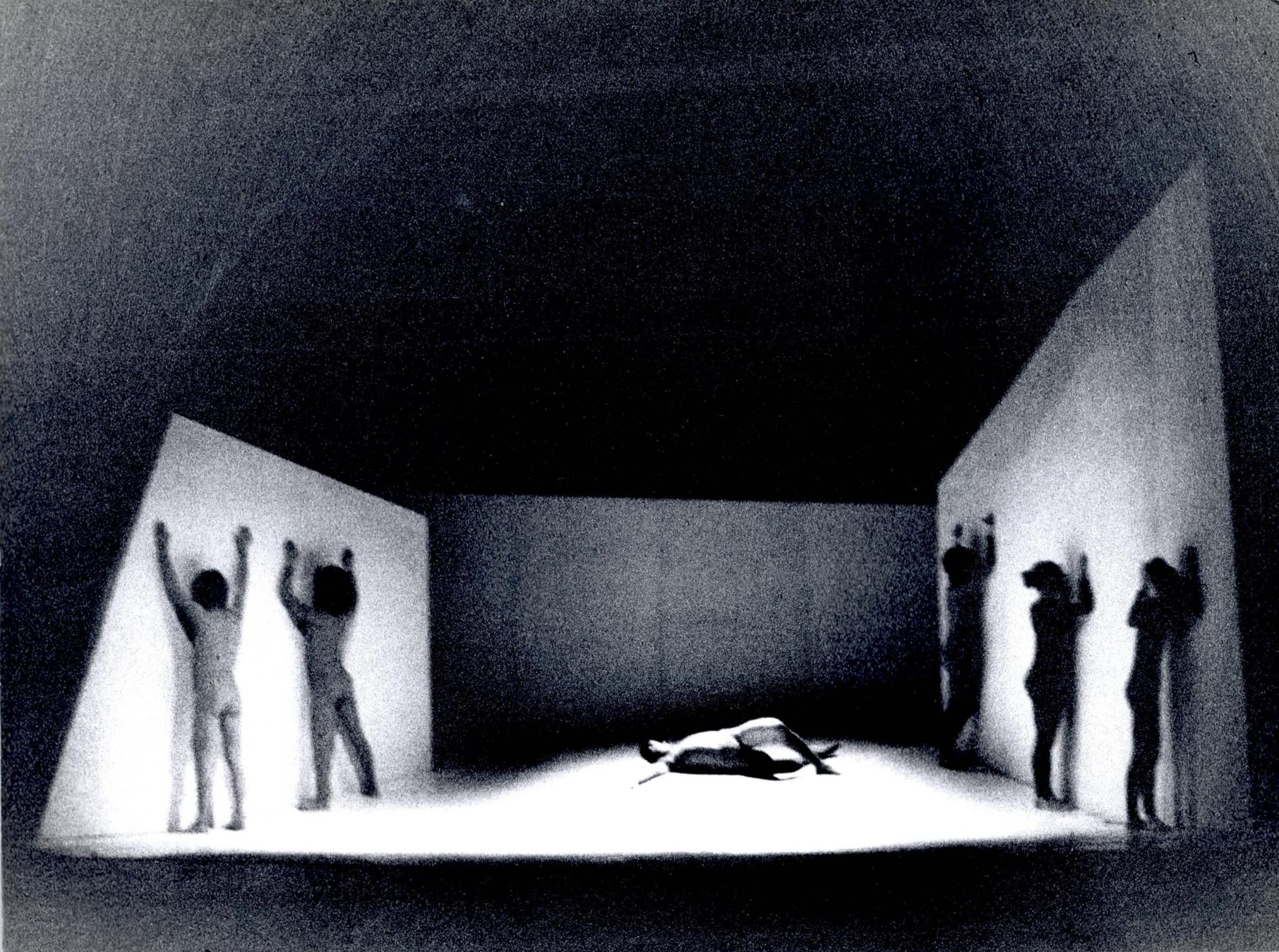 תא במרכז: רחמים רון - צילום: מולה עשת