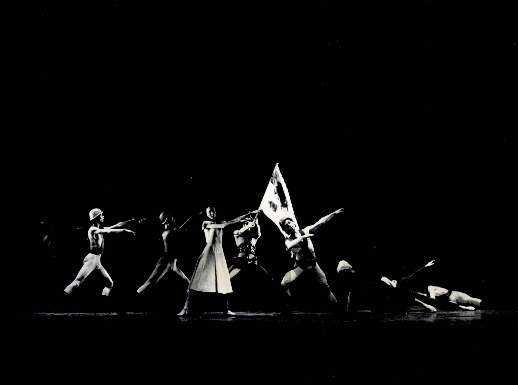 השולחן הירוק - צילום: יעקב אגור