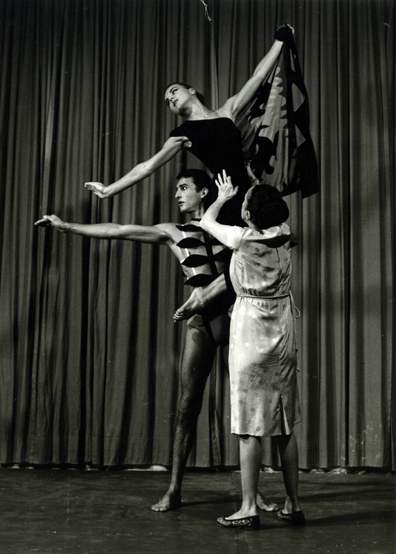 דרך הלימוד מרתה גרהם, רות לרמן ומשה רומנו (חזרה). צילום: אריק דיכנה