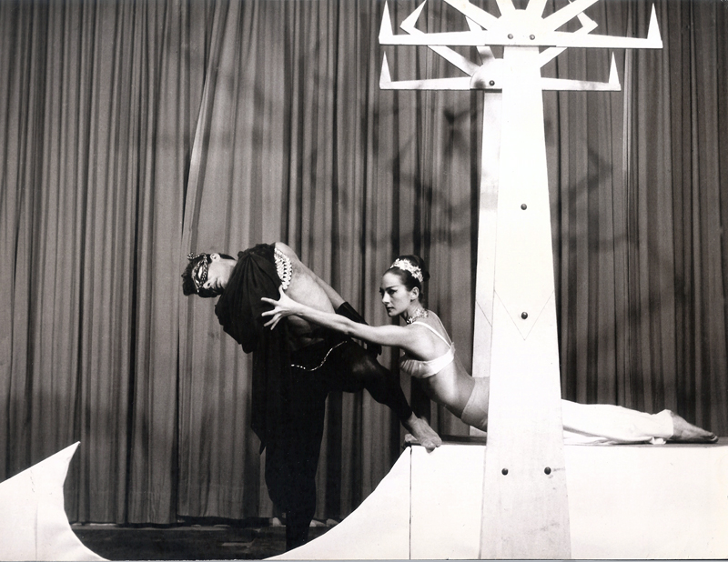 The Pass (A rehearsal of Evil) Robert Cohan, Rina Schenfeld - Photo: Arik Dichne