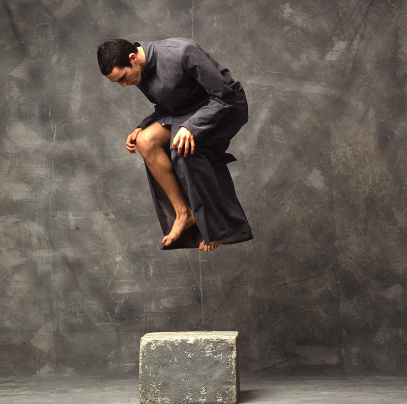 ורסוס יחזקאל לזרוב -  צילום: גדי דגון